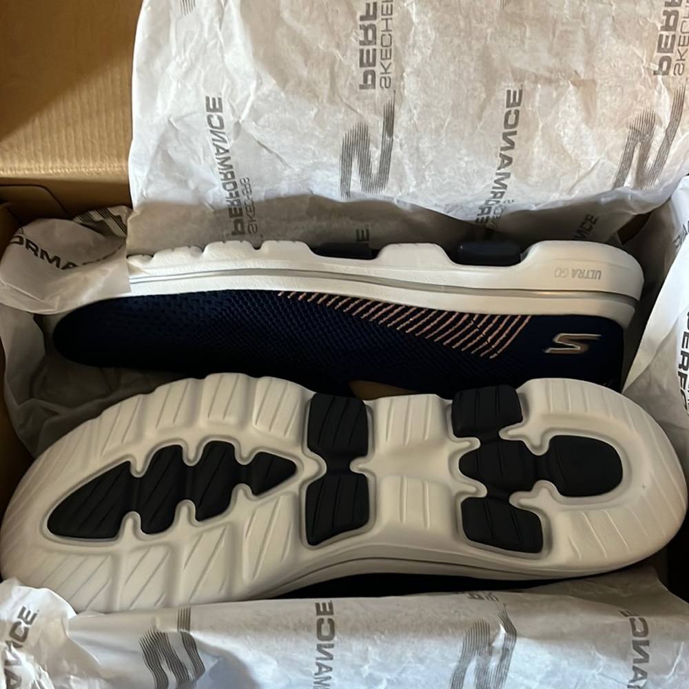 Brand new sketchers go walk